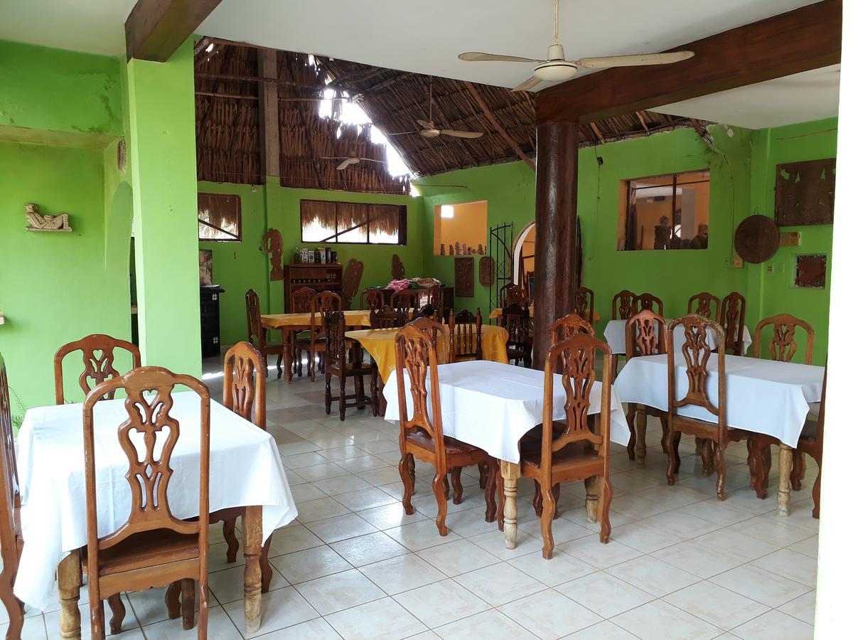 El Chac Mool Bed & Breakfast Santa Elena Exterior photo