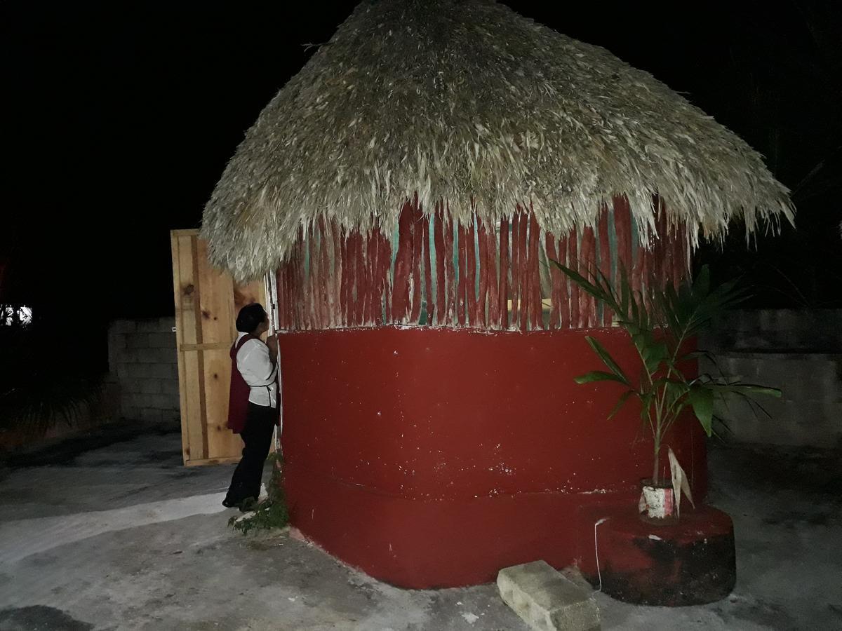 El Chac Mool Bed & Breakfast Santa Elena Exterior photo